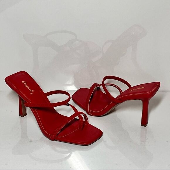 Qupid FELINE Strappy Heeled Thong Sandals - Picture 2 of 8